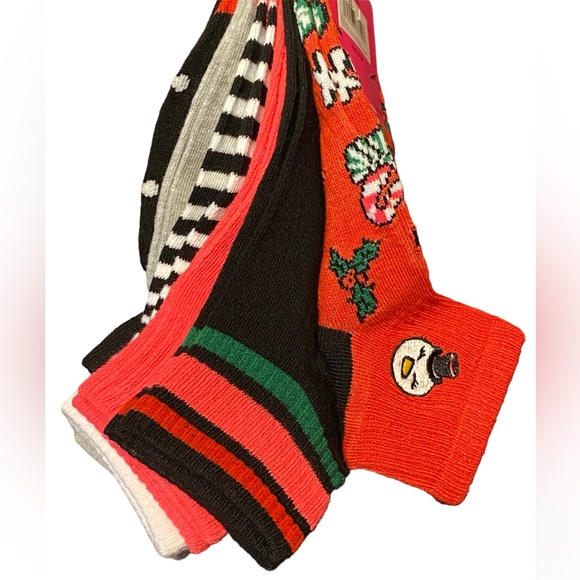 NWT•Betsey Johnson Women’s Christmas theme 6pair pk quarter socks - Picture 4 of 8